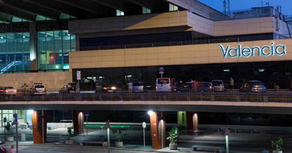 Valencia registró casi 300 vuelos con retraso en Semana Santa 2024: lo que debes tener en cuenta antes de volar este año